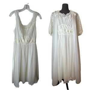 Vanity Fair Retro 60s Peignoir Two Piece Romantic Lace Nightgown & Robe Set S/M